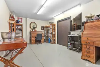 Large office in shop