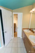 Walk-in Closet in ensuite Bathroom