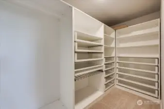 Desgined closet cabinets