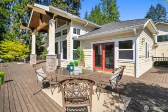 Generous outdoor deck with ramp or 2 steps to lawn and lake - Easy Living.