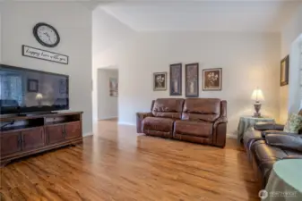 Great room vaulted by entry