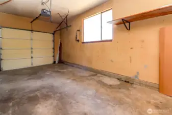 attached 1 car garage
