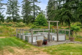 Great fenced in garden.
