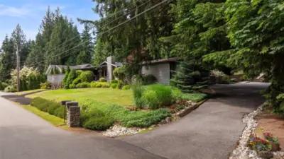 Welcome home to this lovely rambler home with large driveway and quiet neighborhood!!!