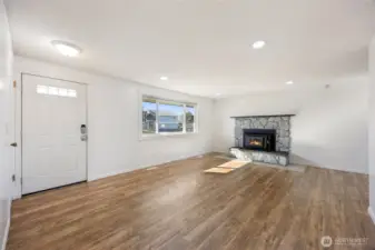 Vinyl paned windows throughout