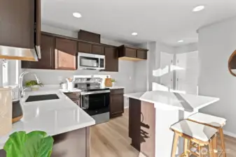 Photographs are for illustrative purposes only. Features, finishes, interior/exterior colors, landscaping and floorplan shown may vary from actual homes built.