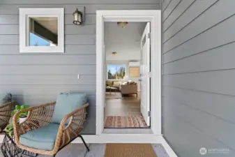 Photographs are for illustrative purposes only. Features, finishes, interior/exterior colors, landscaping and floorplan shown may vary from actual homes built.