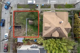 House with sizable lot ready for redevelopement