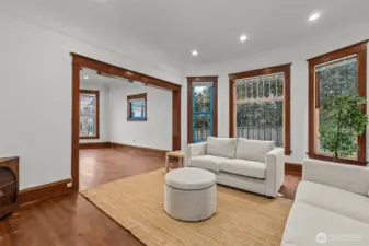 spacious well livingroom with plenty of natural light