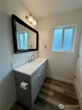 Full bathroom off Primary bedroom