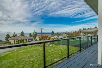 This location is close to the Semiahmoo Golf and Country club for you golfers and Semiahmoo Marina for boaters. Hardly any traffic on this road. Deck has custom railing.