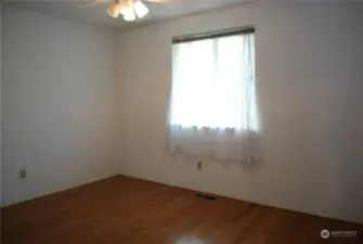 Beautiful bamboo flooring in the 2nd bedroom.