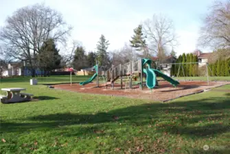 Oakbrook Park playground close by, along with Lakewood Towne Center, and other services and shopping.