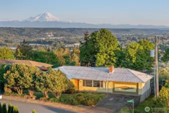 6905 S. 130th St. Single story vintage charmer with expansive views!
