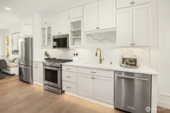 Photos for illustration purposes only & not of actual home for sale. Cascadian model home.