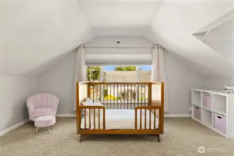 With plenty of natural light and a peek at the water, it’s the kind of bonus space that makes life more comfortable and connected.