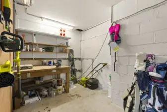 There’s also a dedicated shop space—perfect for weekend projects, tool storage, or finally starting that DIY list you’ve been putting off.