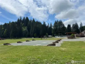 Horse shoes Playground BBQ and open space at the lake