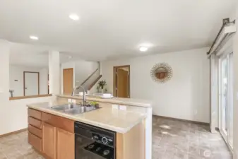 Large island offers a 2-level breakfast bar