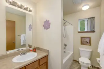 Upper hallway bathroom