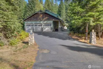 Grand entry off of 903