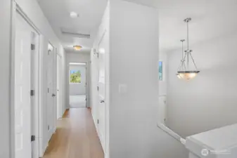 Photographs are for illustrative purposes only. Features, finishes, interior/exterior colors, landscaping and floorplan shown may vary from actual homes built.