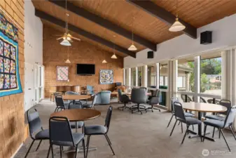 The meeting room in the clubhouse has luncheons, people gathering to watch sports games, music performances, birthday celebrations & much more. Mostly it's a place to sit & have a cup of coffee & meet up with other residents.