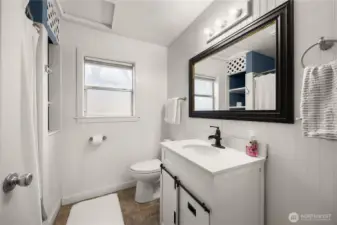 1st floor full bathroom.