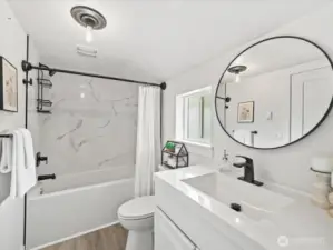 Full bathroom in primary bedroom