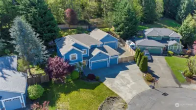 Located in a cul-de-sac in a quiet community in Bonney Lake - just minutes to amenities.