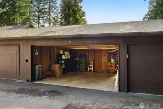 Amazing 2 car garage - this is rare to find!