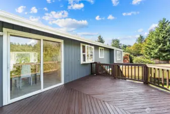 Deck has locking gate for safety