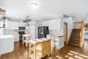 Kitchen - Newer appliances