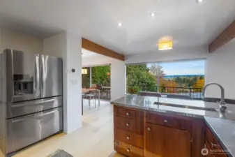 Functional layout ideal for cooking and entertaining.