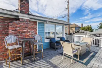 The sellers had this deck professionally rebuilt with an expanded footprint so it's especially good for entertaining.