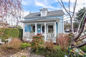 Soon this garden will be blooming with roses, hydrangea, and other perennials suited to the Pacific Northwest.