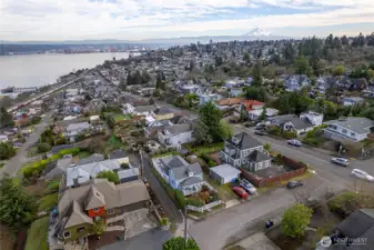 This home is just 1/2 a mile from the beach, parks and cafes of Old Town and 1 mile from Proctor's groceries, farmers' market, restaurants, and shops.