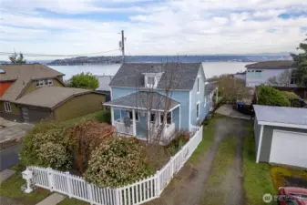 Set up a date to make friends with this North Tacoma View Cottage in person.