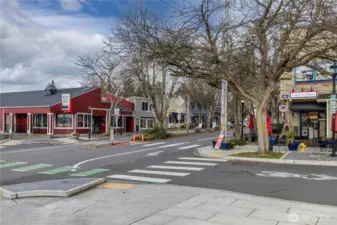 Fun downtown Kingston - minutes away.