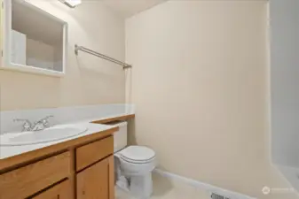 2nd Floor Full Bath