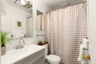 Beautiful Full Bathroom