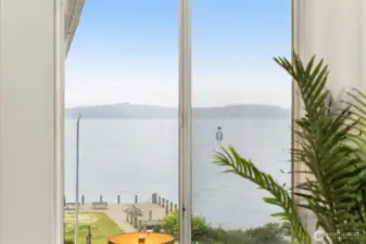 Watch Ferries Pass By Your Window!