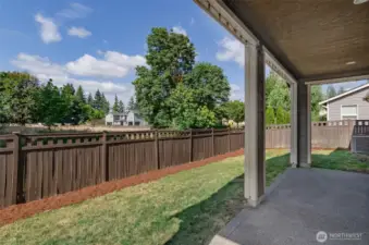 Fully fenced private back yard with no home directly behind.