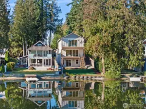Designed for year-round enjoyment, the outdoor spaces flow seamlessly from the interior. Imagine summer barbecues, quiet mornings, and sunset gatherings overlooking the water.