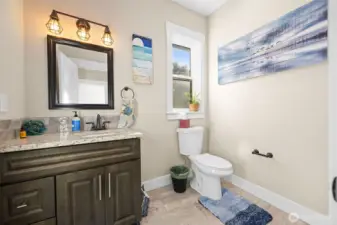 Upstairs main bathroom