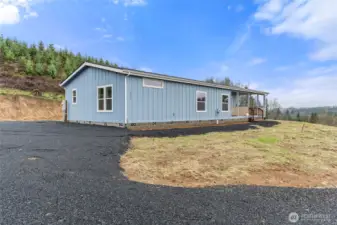 Welcome to 1655 Ferrier Rd in Winlock!
