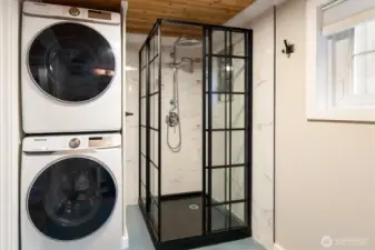 Lower level 3/4 bath with laundry