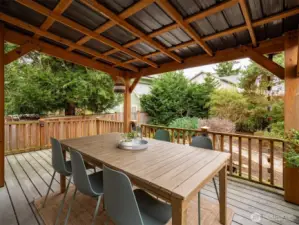 Trex deck with pergola