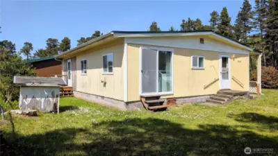 Cheerful westside home with large yard