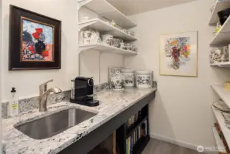 Plus this amazing butlers pantry.